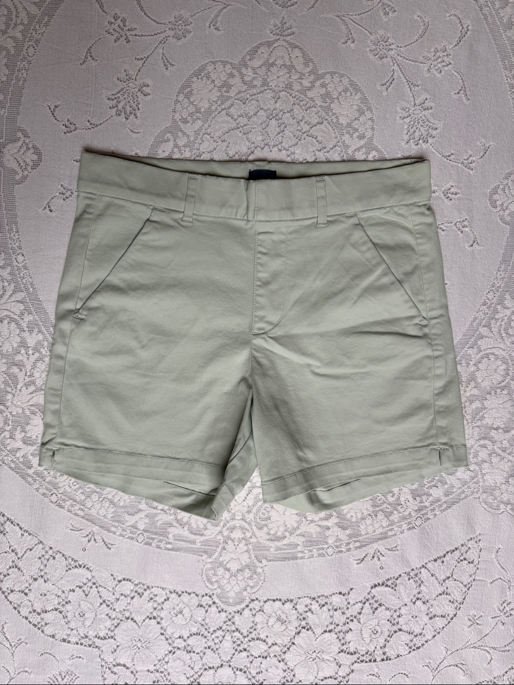 Jag Jeans Mint Green Maddie 5” Mid rise Shorts size 10 98%‎ cotton 2% Elastane